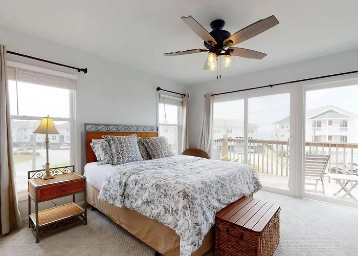 Oceanview Townhouse W/ Pool - Newly Renovated